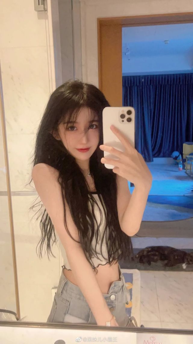 今天马宝想和大家聊聊呆妹儿,大家都知道呆妹儿长相非常的漂亮,身材也