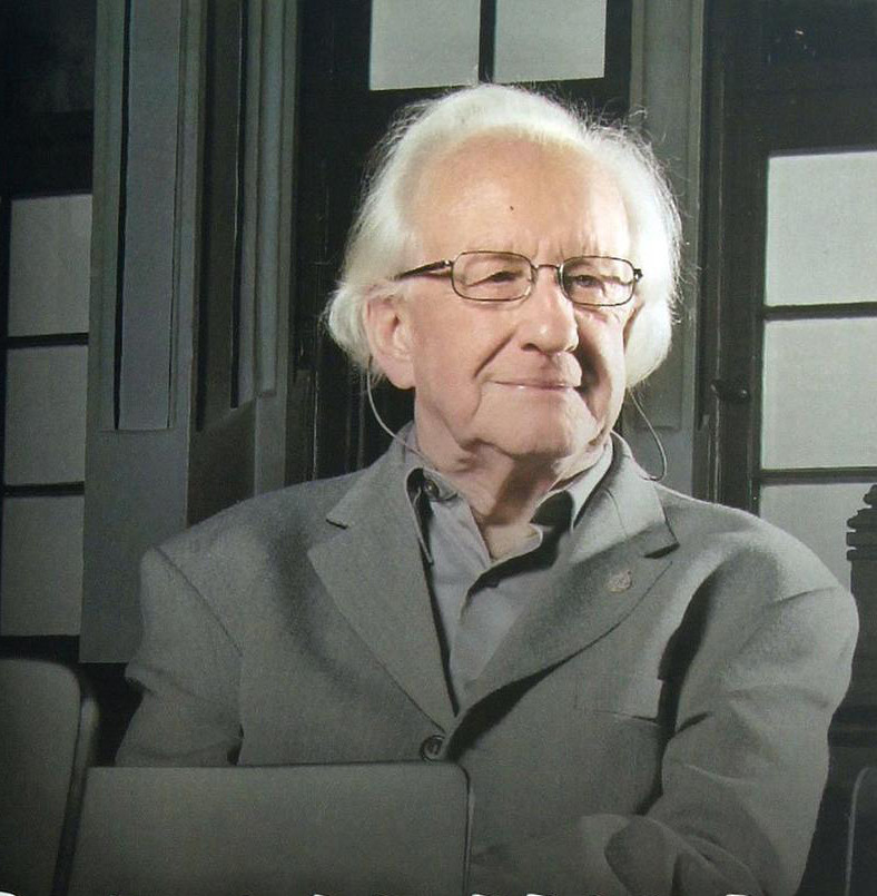 约翰61加尔通曾经有三个预言,前两个分别是:德国东西之间的柏林墙