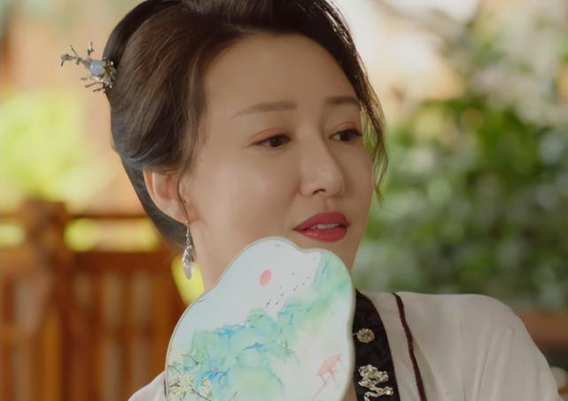 再年轻,但却风韵犹存魅力依旧,尤其是徐二娘这个角色有着非常妩媚妖娆