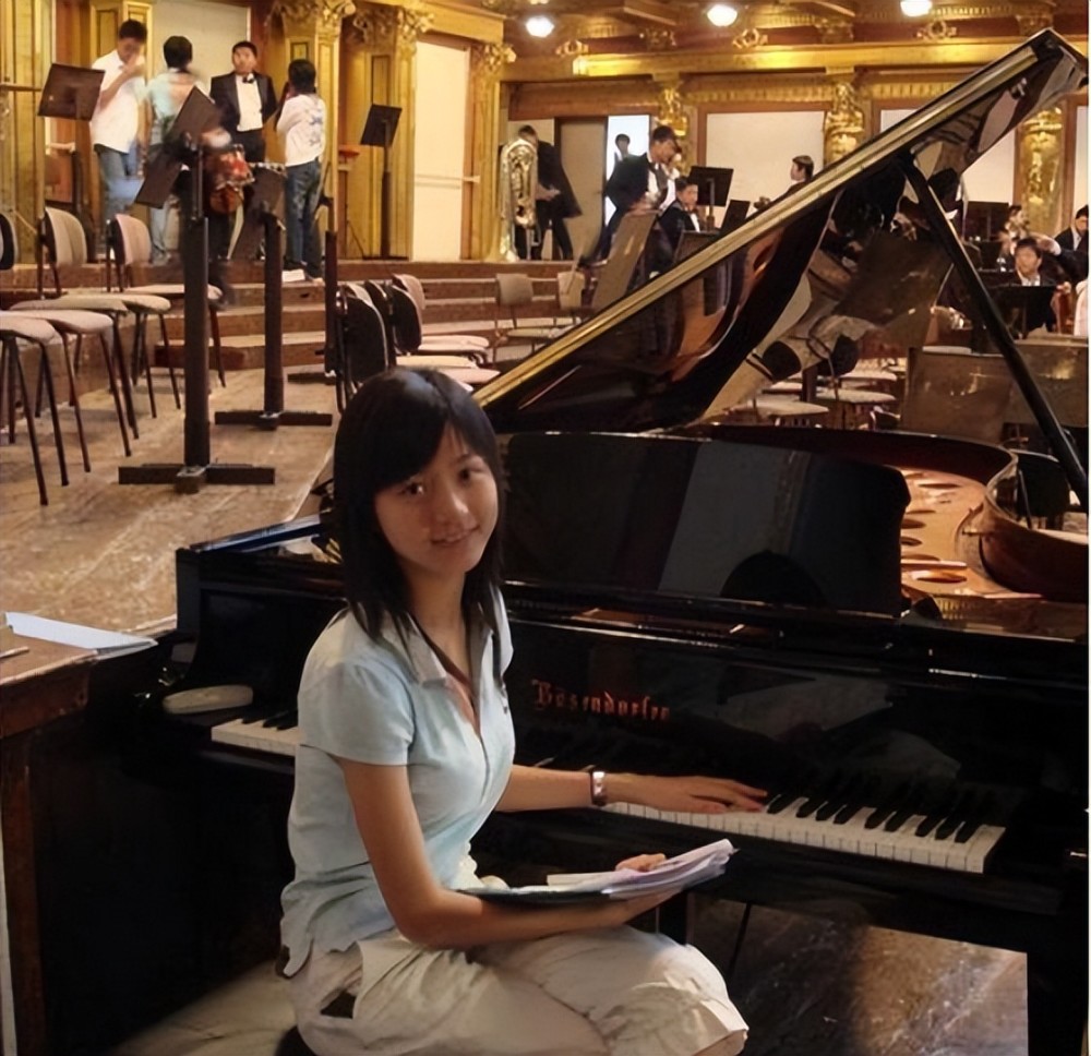 北大校花到四线演员别人家的孩子彭高唱为何成了落跑北漂