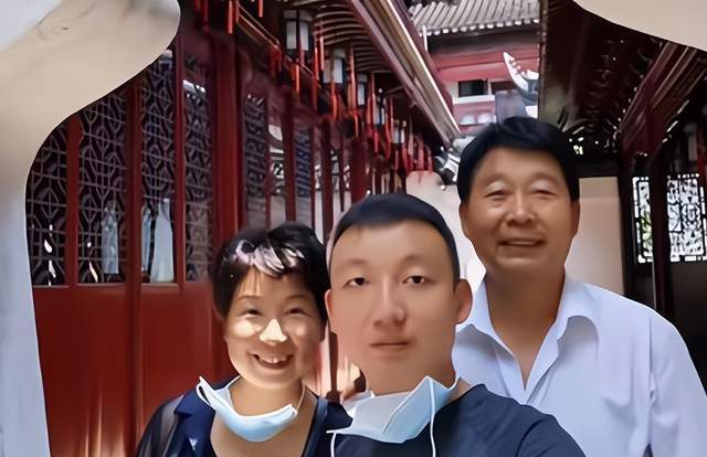 杜新枝肥肉论盛行熊磊被问砂锅是否可以炖肥肉回答滴水不漏