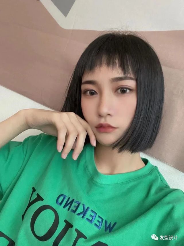 锯齿刘海搭配短发真的可爱又俏皮,"锯齿头"就是人们常说的"狗啃头"