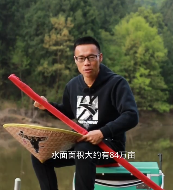 曾晖发段子把升钟湖面积普及错提议钓鱼圈网红顶流们更需严谨