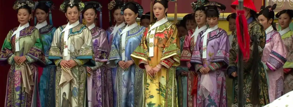 甄嬛传十年了热度不减庆功宴旧照曝光娘娘们脱掉古装都时尚