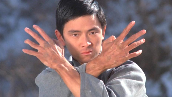 大侠王羽去世两次救成龙67岁踢翻甄子丹江湖地位很高