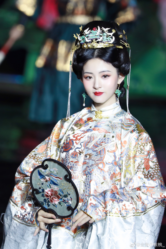 汉服美少女全麦小核桃也转型去拍戏了
