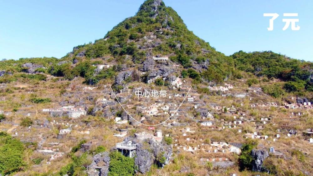 左邊為來龍方,此地為橫龍地,穴山自身起星峰,有鬼尾,亦有樂山,單