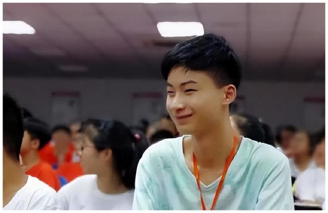 寒门贵子庞众望:以744分考入清华,清华校长到家探望,发出感叹