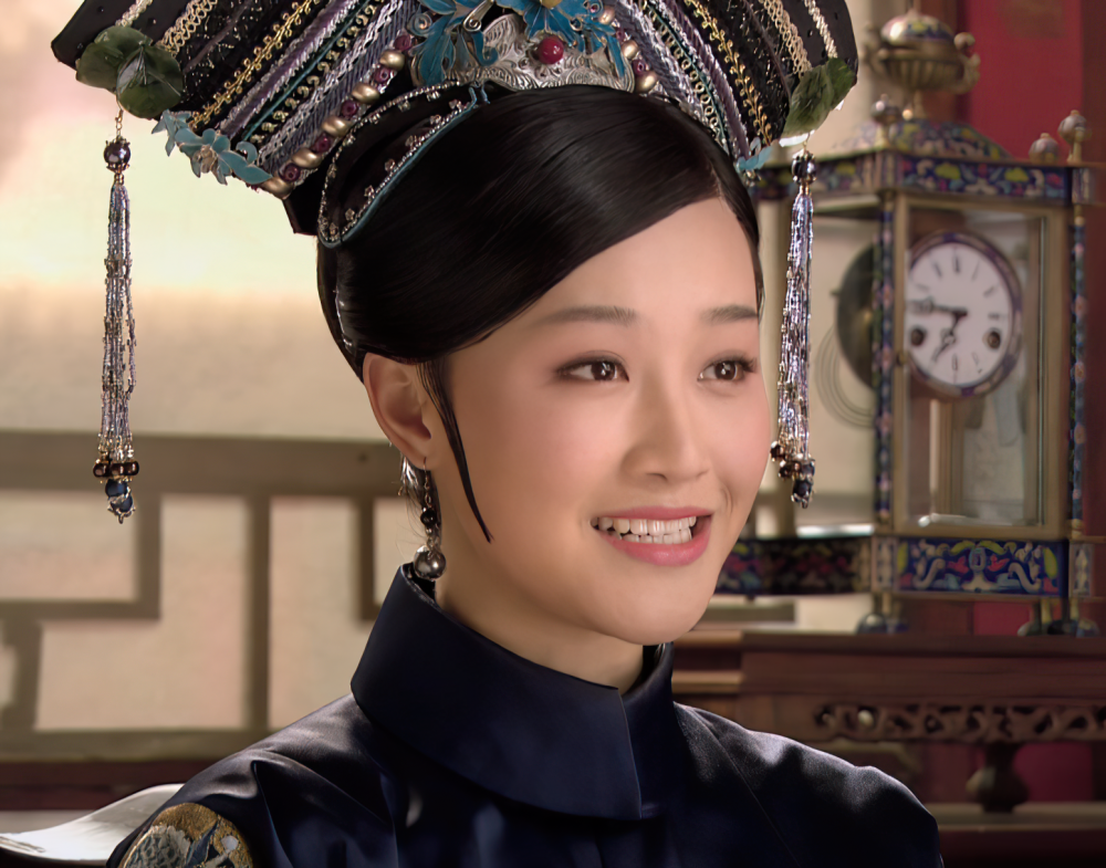 出道之后的蓝盈莹十来年不是配角就是在配角的路上,除了甄嬛里浣碧就