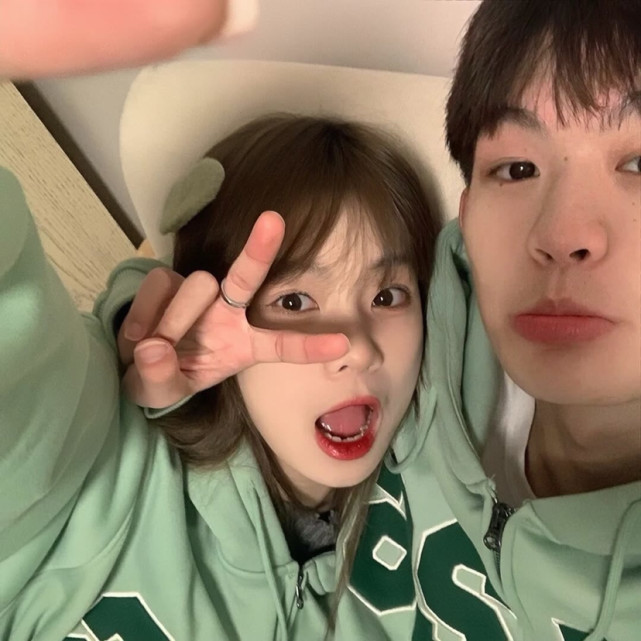 不太明显的情侣头像