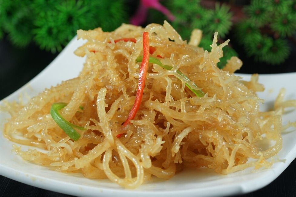 又被称为鹿角菜,石花菜,拿来炒菜,凉拌的话,2,3块钱的成本,就可以做上