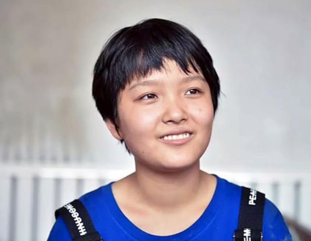 来自于河北枣强县也有这样一位类似出身于寒门的女生,也以自强不息的