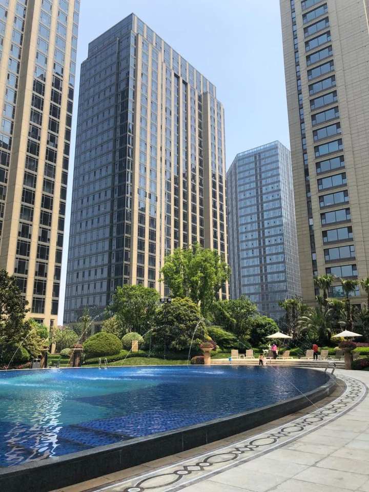 比评估价低243万滨江华家池法拍房76953元㎡成交