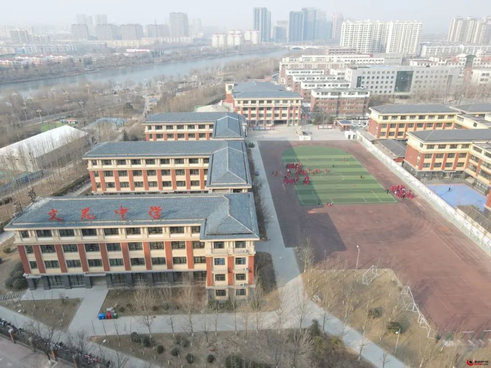 在自家阳台即可目送孩子上学,近邻文苑中学,聊城二中,聊城大学东西双