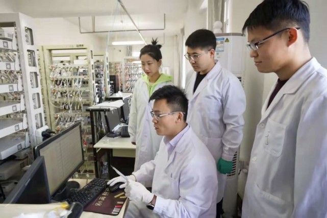 我们的新时代|"电池医生"王家钧:个人成长应同国家命运联系在一起