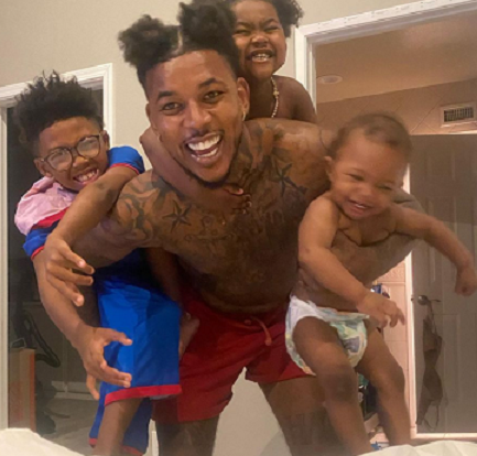 有了总冠军的加成,尼克杨也算是职场圆满,退役后虽