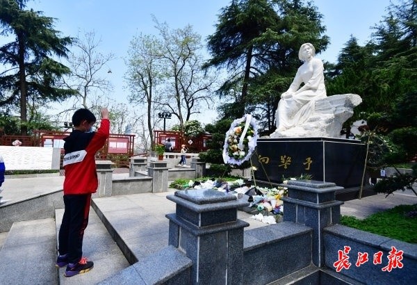 曾经，您们胸怀国家；如今，我们缅怀您们_腾讯新闻
