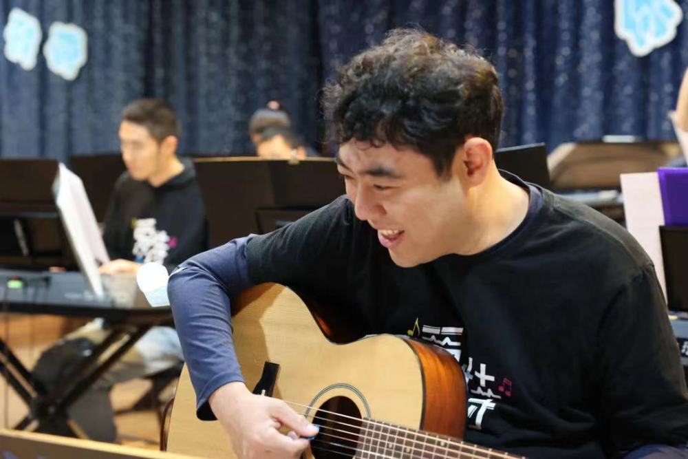 星星的孩子",由深圳市关爱行动公益基金会和深圳市爱特乐团联合字节