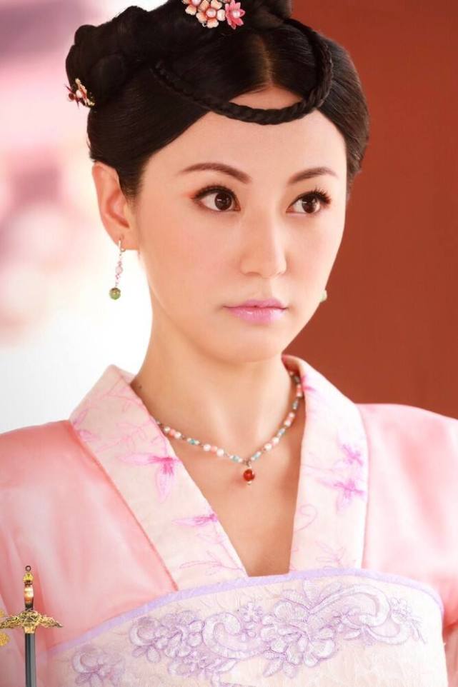 韦团儿是武则天身边掌管宫中门户的女官,聪慧干练,颇受女皇宠幸,每当