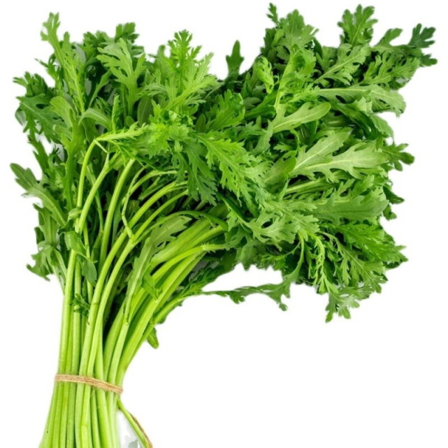 茼蒿菜价格便宜,烹饪简单,是一道很常见的食材,自带清香的气味,有预防