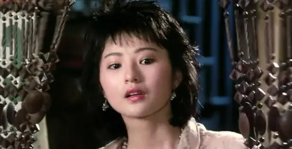 还有《僵尸家族》中的阿芝不过,以打女而闻名的李赛凤也有不需要打斗