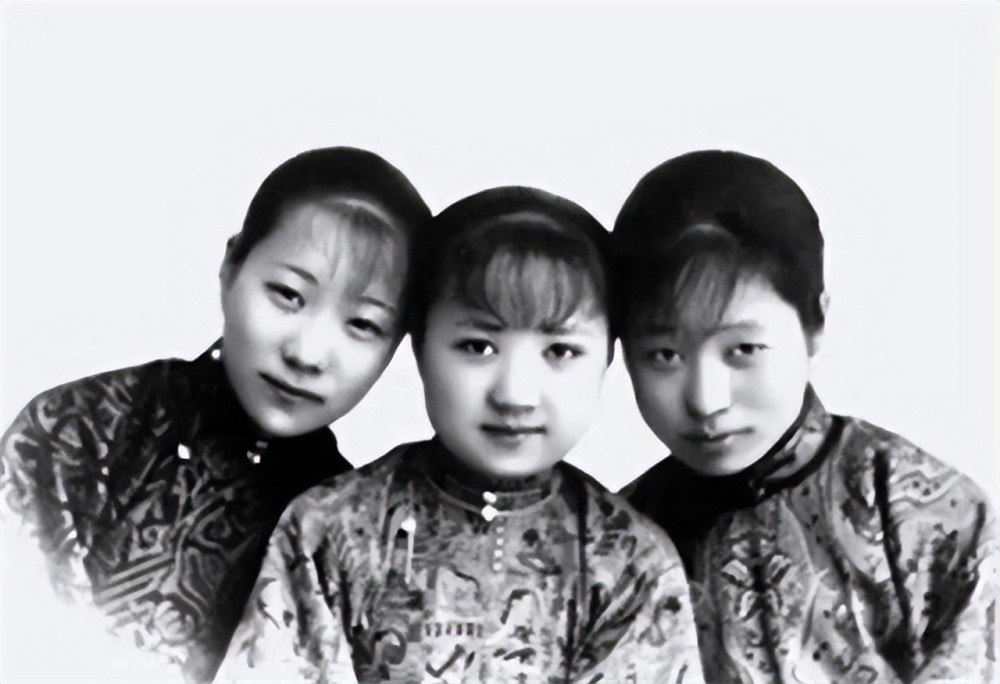 盛佩玉:丈夫出轨她愤然离家,晚年公交车上重逢,掏出俩肉包送他_腾讯