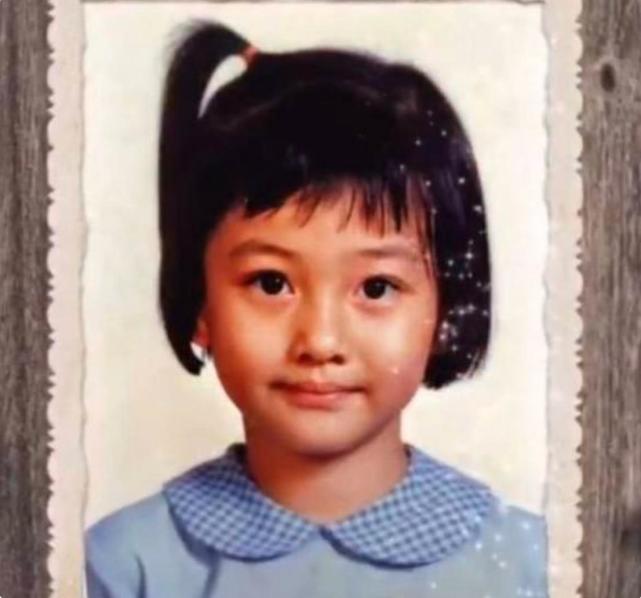 而李彩桦为了自证清白,特意还晒出了小时候的照片,以此来堵质疑者的嘴
