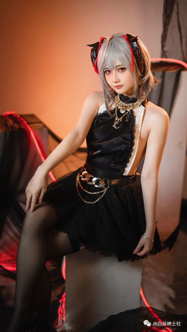 cos:明日方舟w晚礼服cos正片@屿鱼