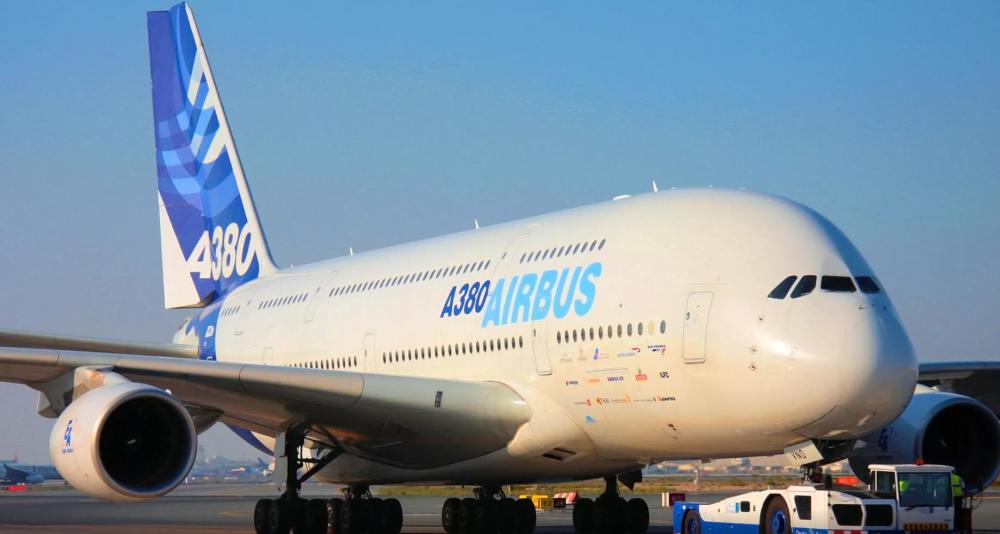 空客a380客机外形庞大却问题多多终于不得不退出