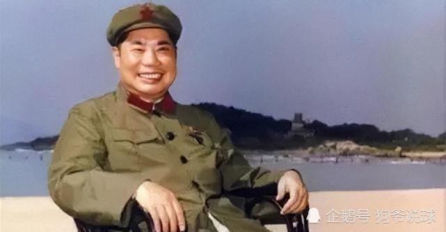 91年,杨得志参加老红军聚会,得知一人要来,亲自到门口站岗迎接