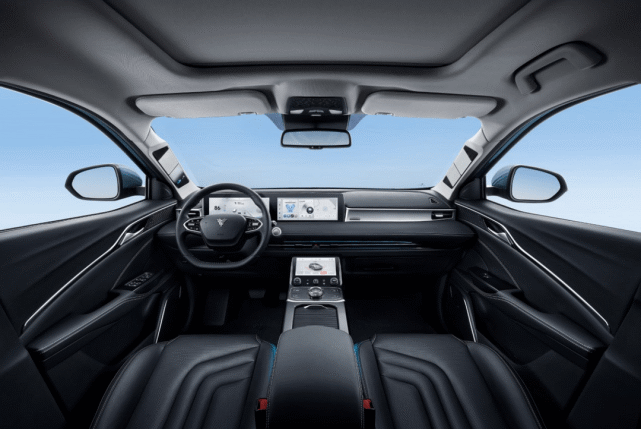 【哪吒u61智内饰】