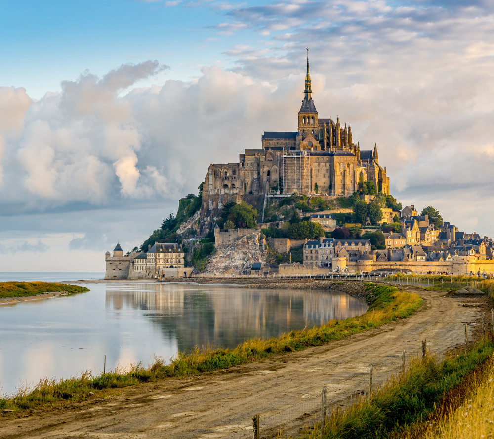 卡夫卡城堡一部耐人寻味的名著经典性与文学性完美结合