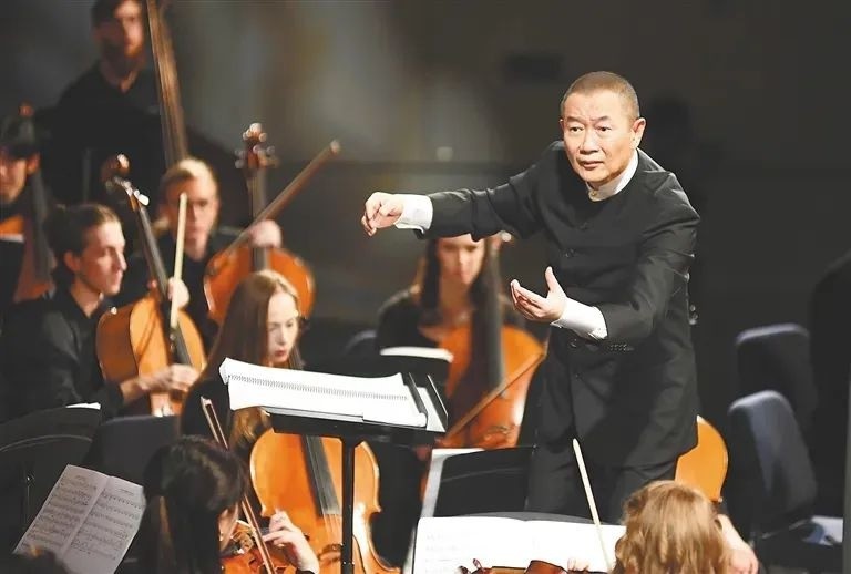 拿过奥斯卡的华人音乐家专程来武汉敲锣