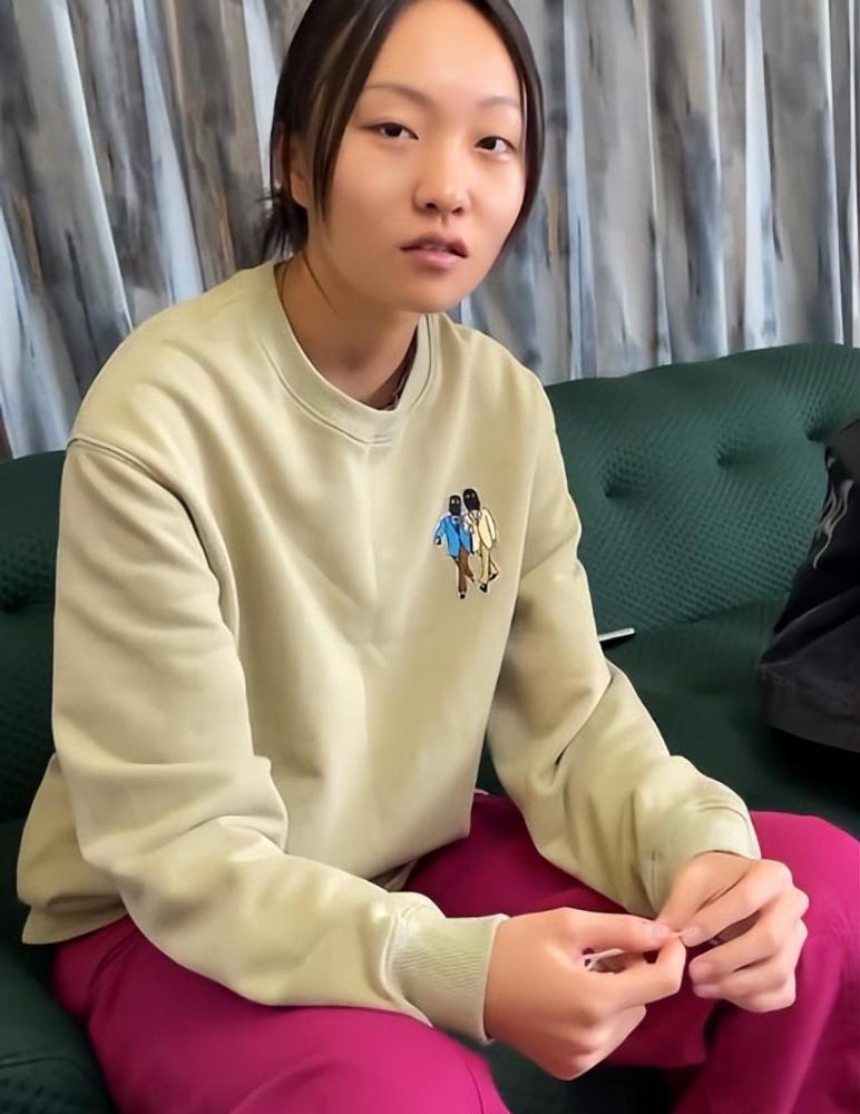 邵雨轩和张小花就是网红圈中的例外,她们俩人靠着搞