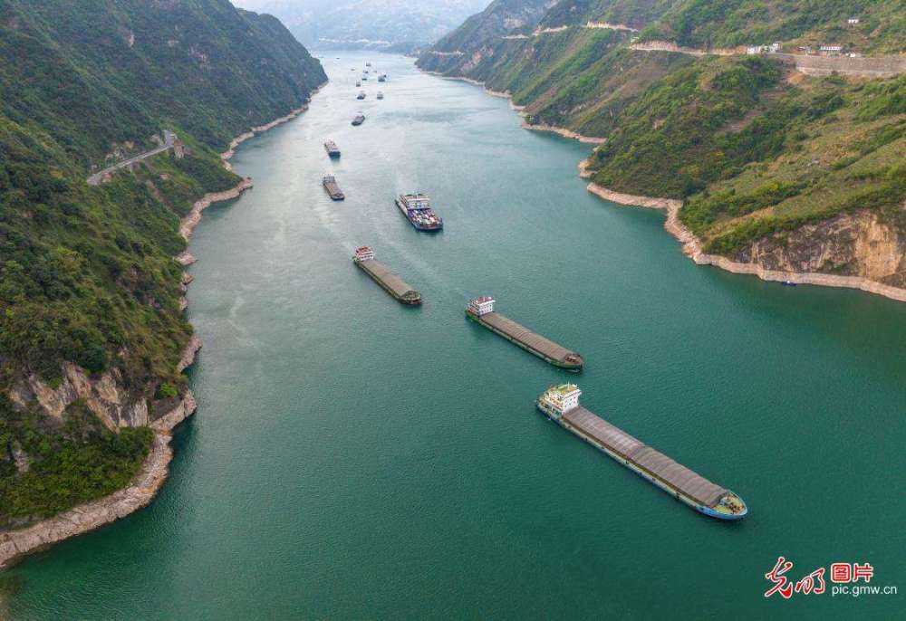 长江航道迎来运输旺季