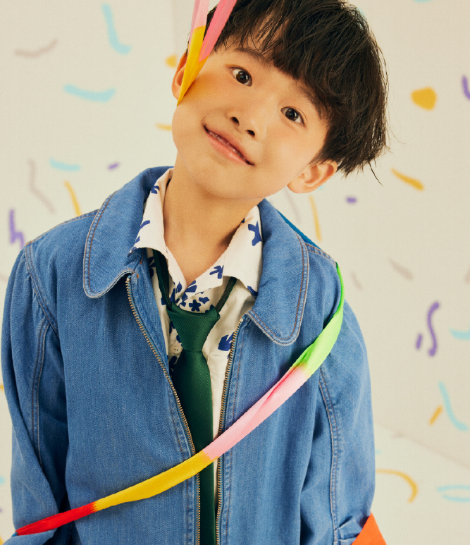 易烊千玺弟弟再登封面,9岁楠楠萌中带酷,被赞比哥哥小时候还帅