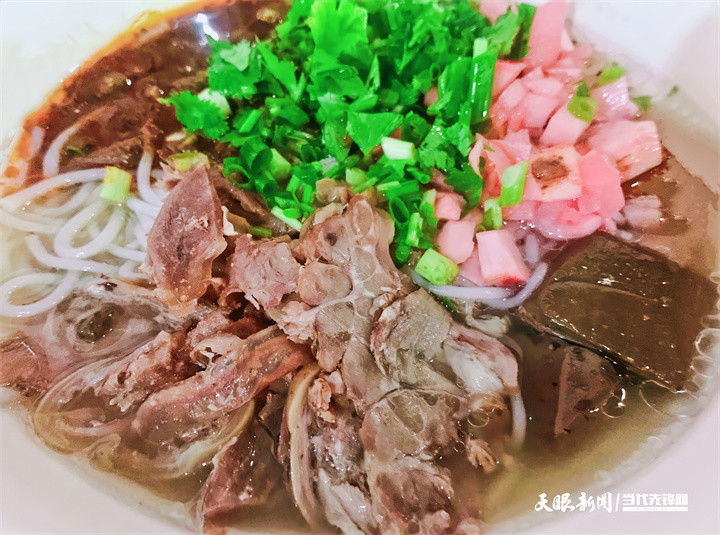 嗨在贵州嗦粉去舒畅这碗兴义羊肉粉真鲜