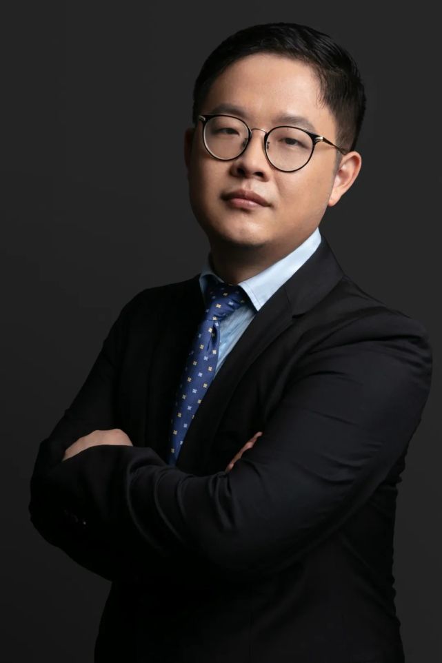 年,隆基股份公募基金持仓的名单上出现了:兴全合宜混合基金经理谢治宇