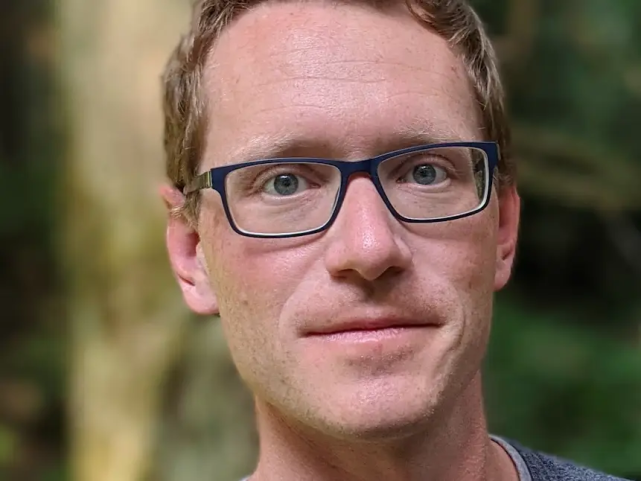 martin schmid,matej moravcik和rudolf kadlec联手推出了equilibre.