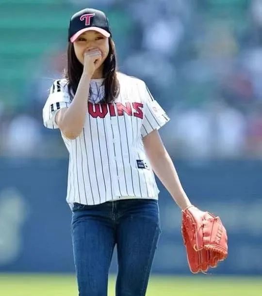 韩国女星韩惠珍于去年7月感染新冠病毒,在两周后痊愈出院,但其在随后