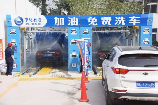 私营加油站免费洗车,为何很少有人尝试?试过就知有多惨_腾讯新闻