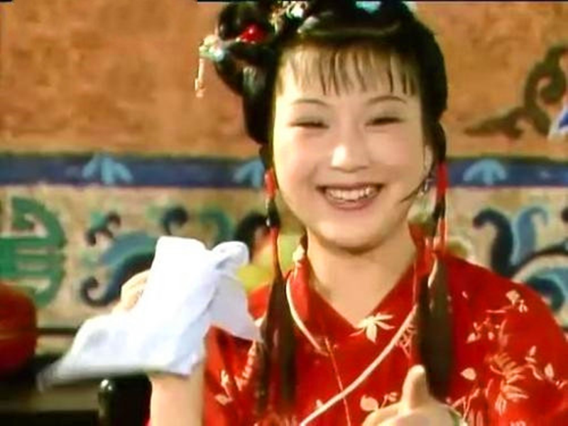 同是青梅竹马的小玩伴史湘云和林黛玉有了小冲突贾宝玉帮谁