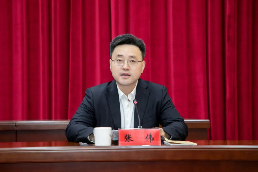 张伟表示一定倍加珍惜党和人民的信任和支持,倍加珍惜历任领导奠定的