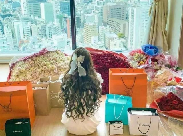 “第一女公关”一晚赚600万，专门租房放爱马仕？杨洋语文网课资源2023已更新(微博/腾讯)
