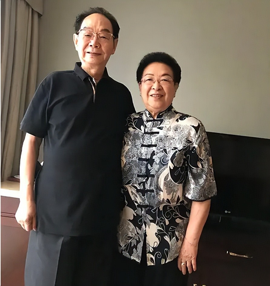 刚才说的周荣庆,周总理二弟周恩溥的独生子,原来在北京志愿军医院工作