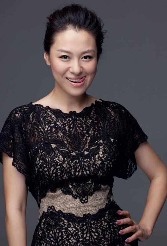 美女演员沈傲君被前任劈腿与外交官相亲闪爱生一子也很幸福