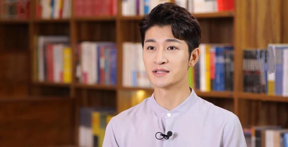 央视新面孔尹颂事业发展高开低走被观众认可需要更长时间