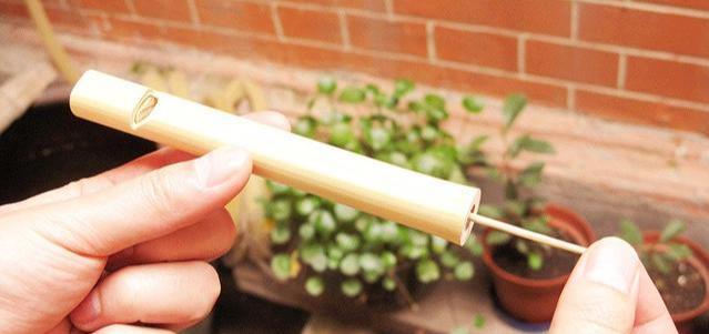 部队夜袭敌营副将要求衔枚噤声将军却说不给每人发一哨子