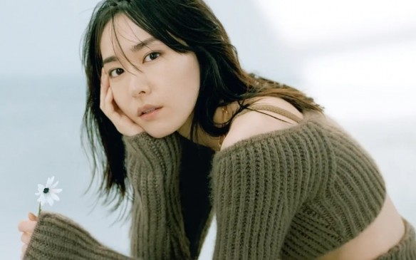 新垣结衣杂志封面写真 成熟风衣套装展现女神美感