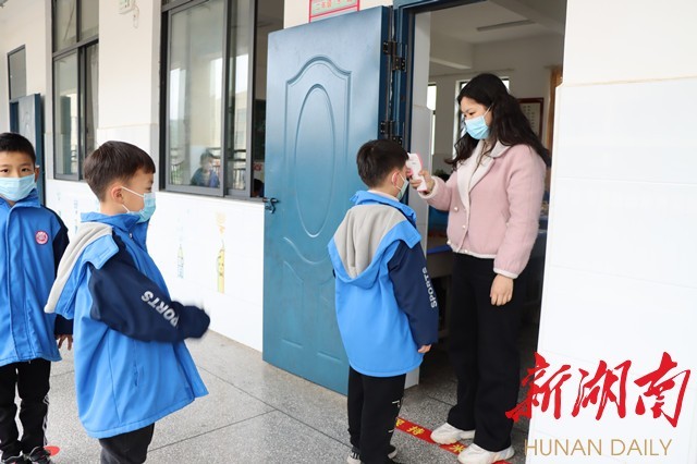 这个声音来自该班学生谭忠超,家住宜章县香山国际小区,他经常看到黄湘